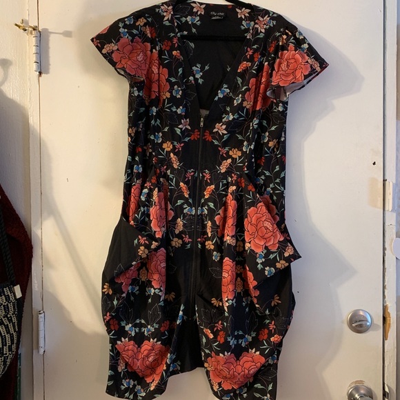 So Chic Zip Up architectural Dress - Picture 1 of 2